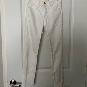 Levi’s White Jeans, 311 Shaping Skinny, size 26